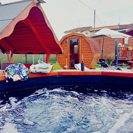 Romantic Gipsy Lodge Ιβρέα